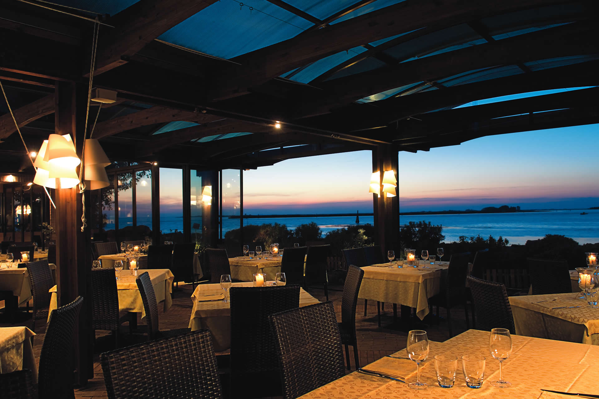 Ristorante di pesce La Grado sul porto vista mare